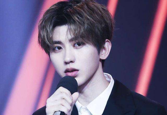 
甩了王思聪 跟蔡徐坤恋爱 不分场所撩汉 这个98年小花情商低？【星空官网登录】(图2)