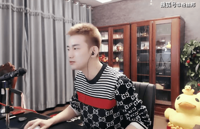 星空官网登录：
YY唯一百万榜男主播 韩雅乐见阿哲猛上票 粉丝带节奏踩我哲上位(图3)