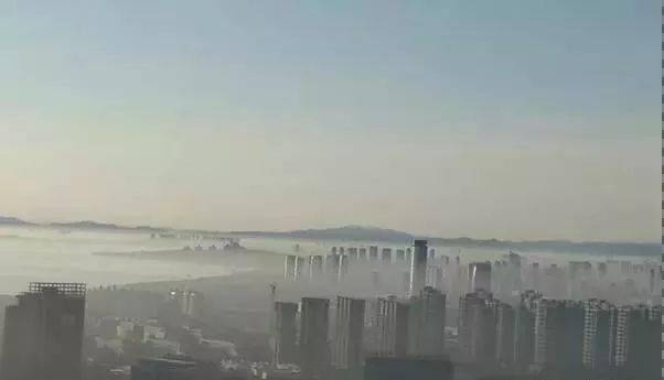 
曝光！这孩子被“老师”打的鼻青脸肿！河北1地惊现梦幻泡影奇观！‘星空官网登录’(图5)