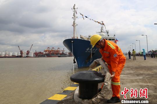 xingkong体育官网登录-厉害了我的电视墙！用作客厅隔断，效果居然这么惊艳！(图2)